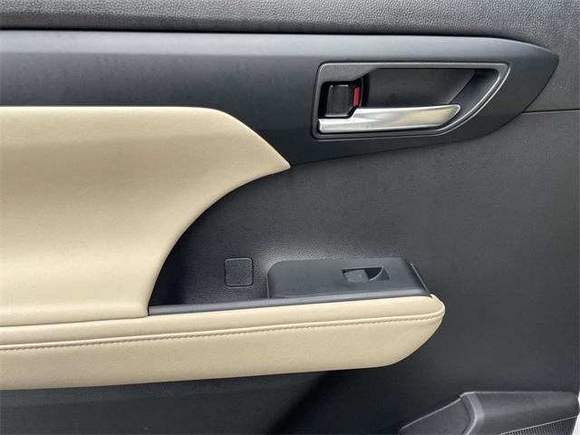 used 2024 Toyota Highlander Hybrid car, priced at $46,701