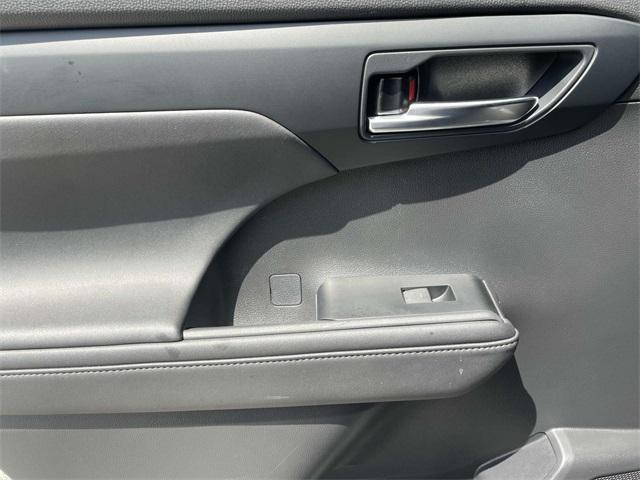used 2020 Toyota Highlander car, priced at $29,269
