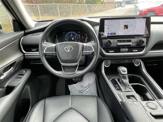 used 2025 Toyota Highlander car, priced at $42,493