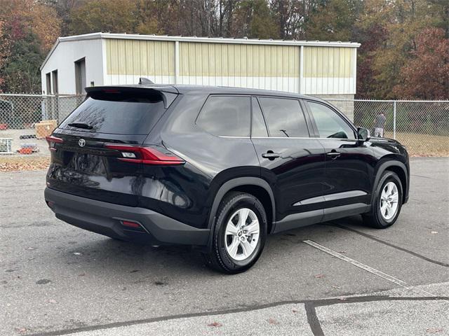 used 2025 Toyota Highlander car, priced at $42,493