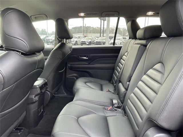 used 2025 Toyota Highlander car, priced at $42,493