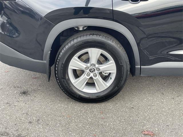 used 2025 Toyota Highlander car, priced at $42,493