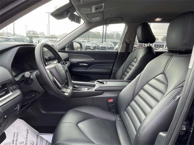 used 2025 Toyota Highlander car, priced at $42,493