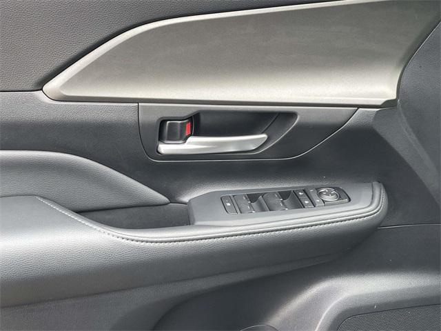used 2025 Toyota Highlander car, priced at $42,493