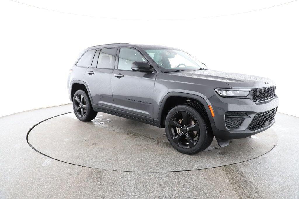 used 2022 Jeep Grand Cherokee car, priced at $30,495