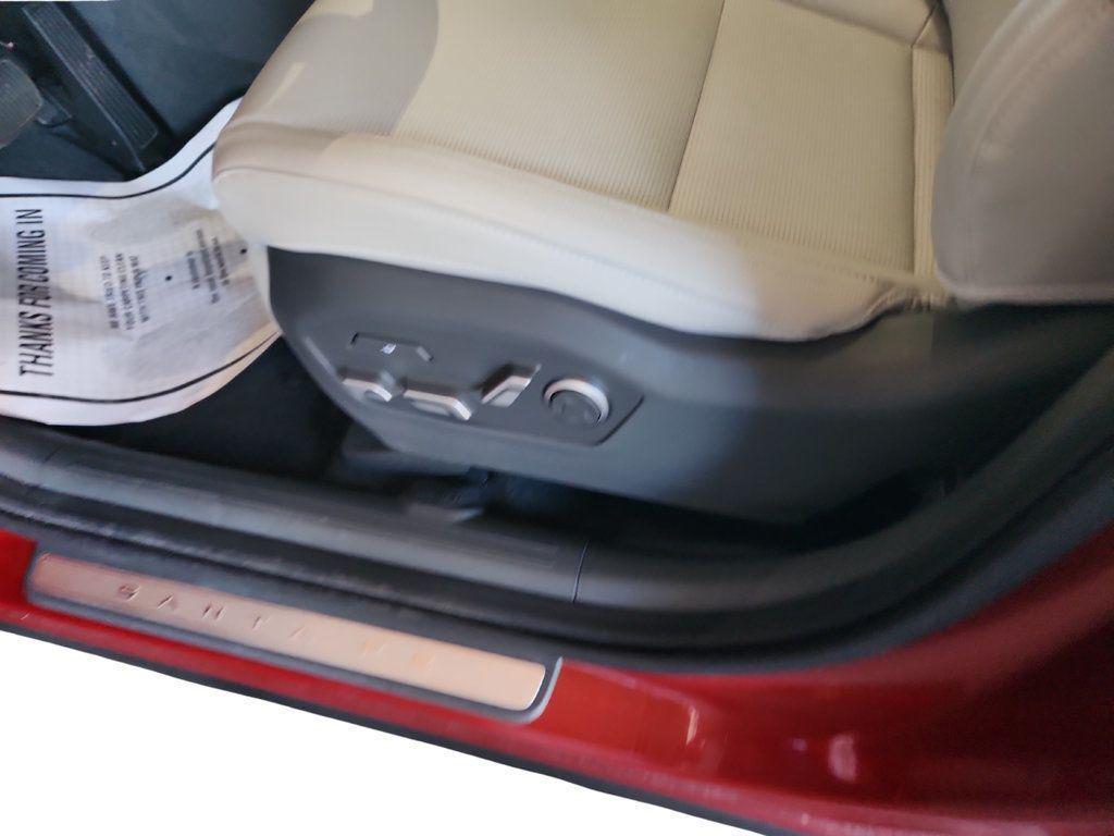 used 2025 Hyundai Santa Fe car, priced at $41,295