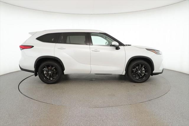 used 2023 Toyota Highlander car, priced at $39,495