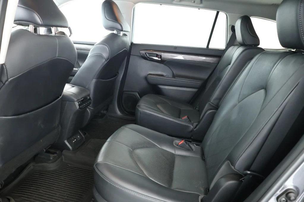 used 2021 Toyota Highlander car, priced at $35,995