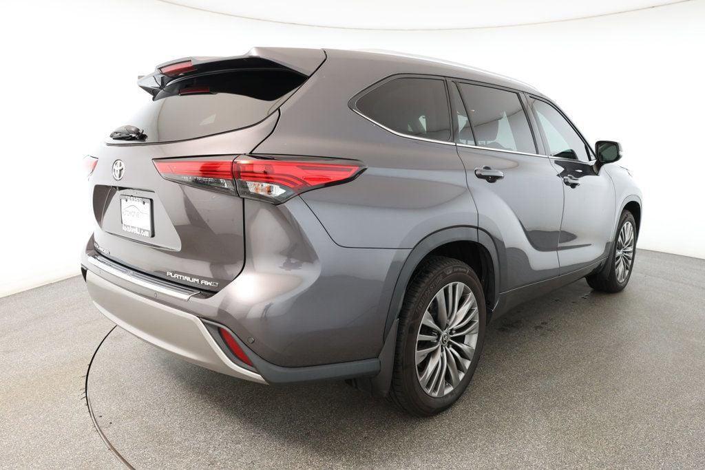 used 2021 Toyota Highlander car, priced at $35,995