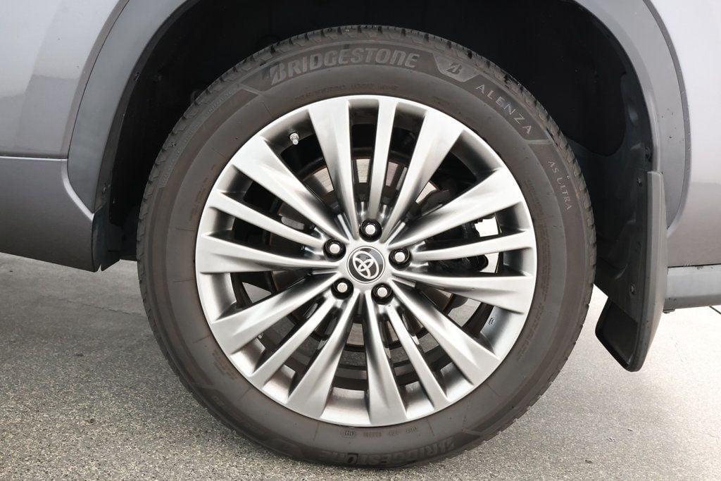 used 2021 Toyota Highlander car, priced at $32,795