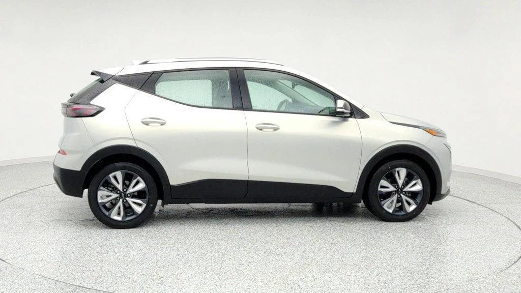 used 2022 Chevrolet Bolt EUV car, priced at $15,495