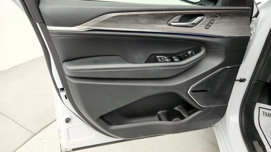 used 2022 Jeep Grand Cherokee L car, priced at $30,995