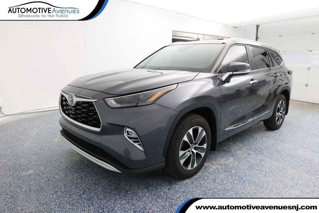 used 2024 Toyota Highlander car, priced at $34,995