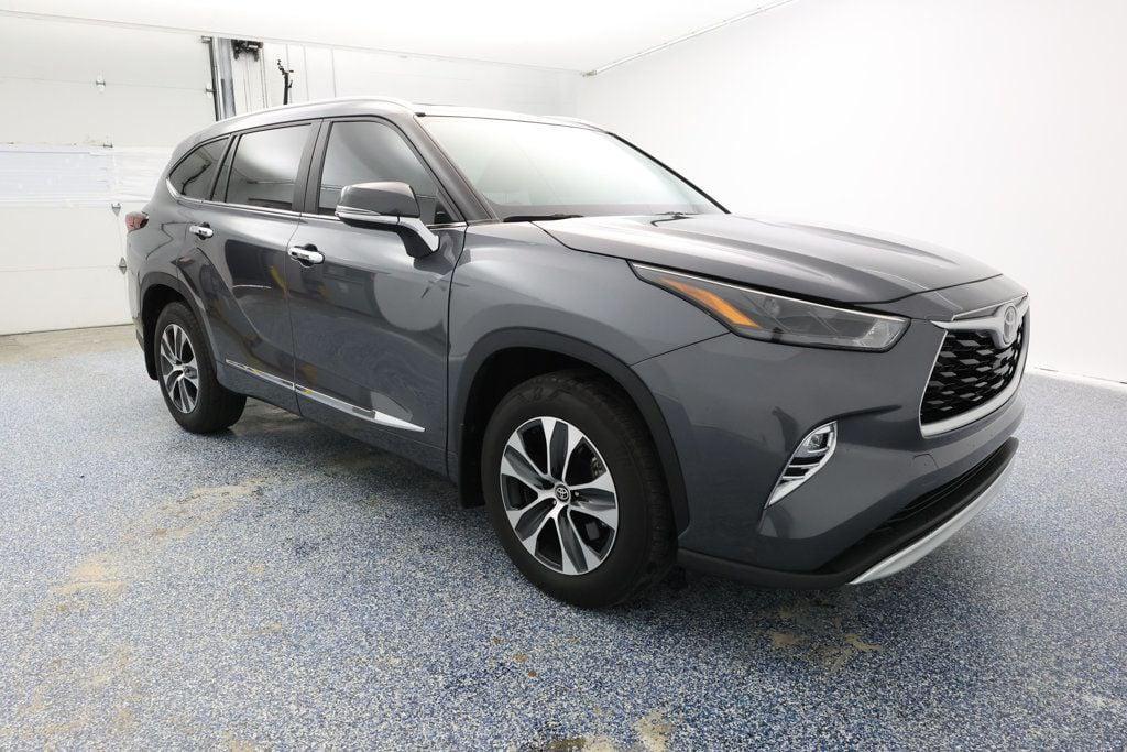 used 2024 Toyota Highlander car, priced at $34,995