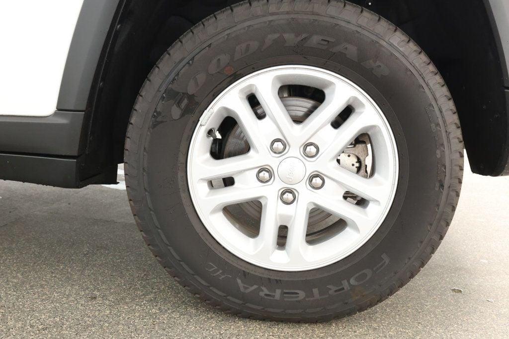 used 2023 Jeep Grand Cherokee car, priced at $27,995