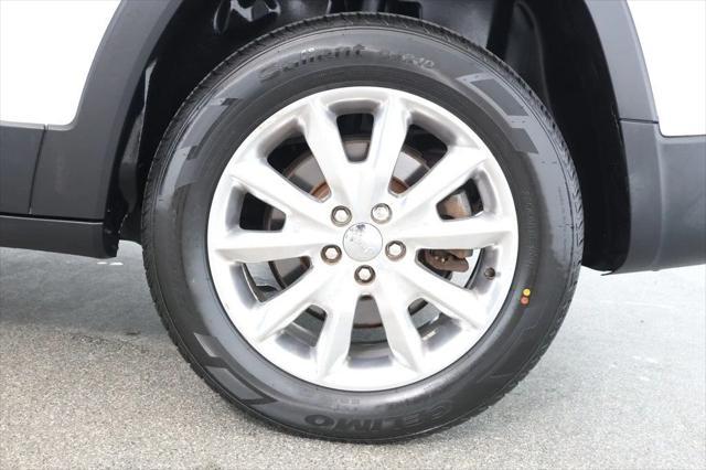 used 2015 Jeep Cherokee car, priced at $8,495