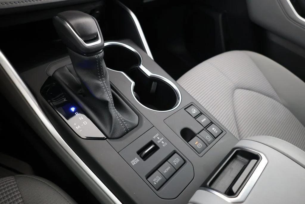 used 2024 Toyota Highlander car, priced at $35,495