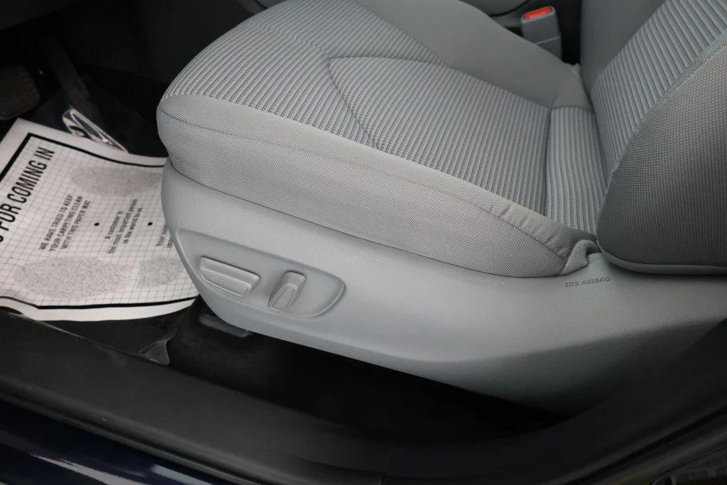 used 2024 Toyota Highlander car, priced at $35,495