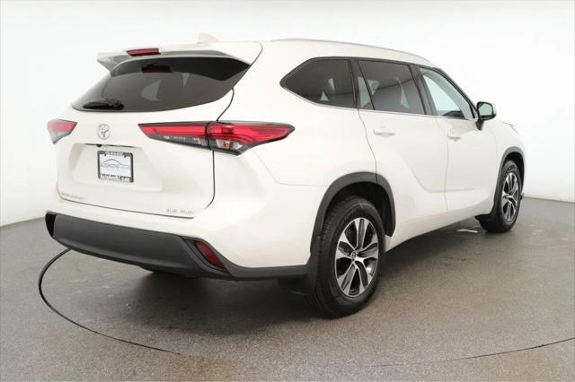 used 2021 Toyota Highlander car, priced at $30,295