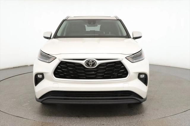 used 2021 Toyota Highlander car, priced at $30,295