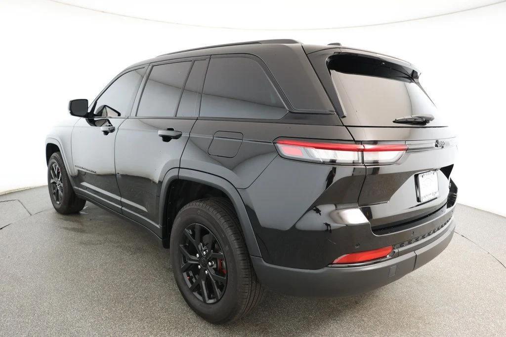 used 2024 Jeep Grand Cherokee car, priced at $32,495