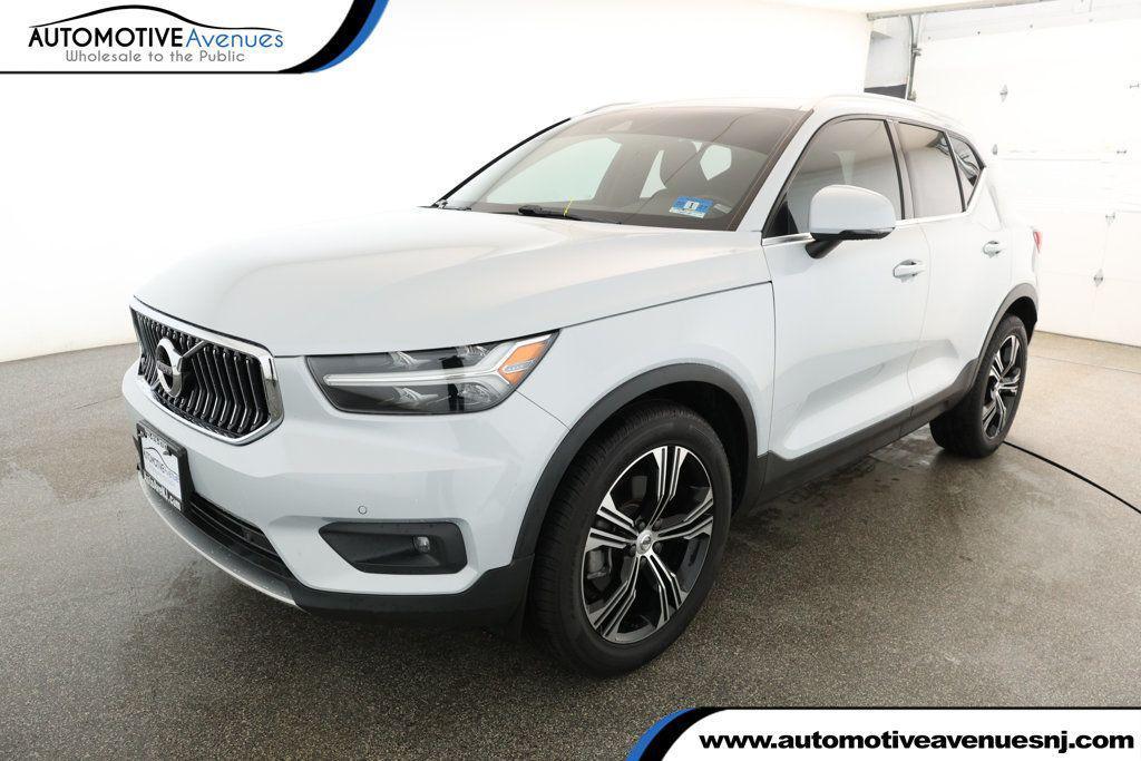 used 2020 Volvo XC40 car, priced at $13,995
