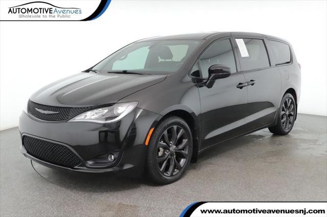 used 2020 Chrysler Pacifica car, priced at $15,995