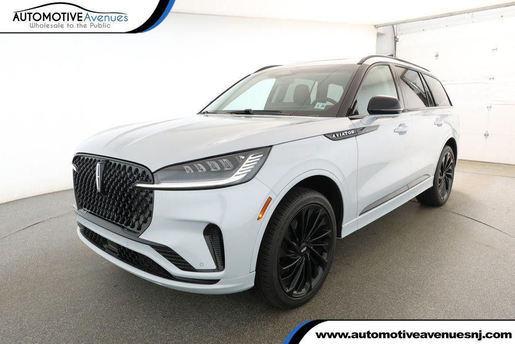 used 2025 Lincoln Aviator car, priced at $59,495