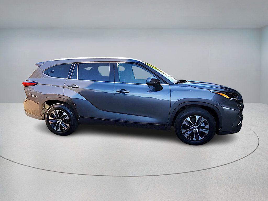 used 2022 Toyota Highlander car, priced at $29,695