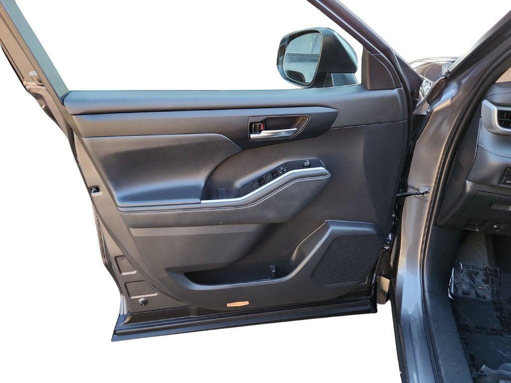 used 2022 Toyota Highlander car, priced at $29,695