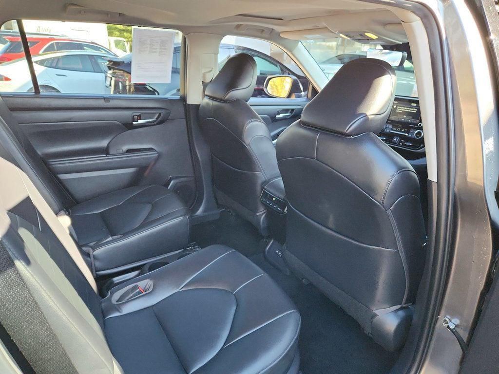 used 2022 Toyota Highlander car, priced at $29,995