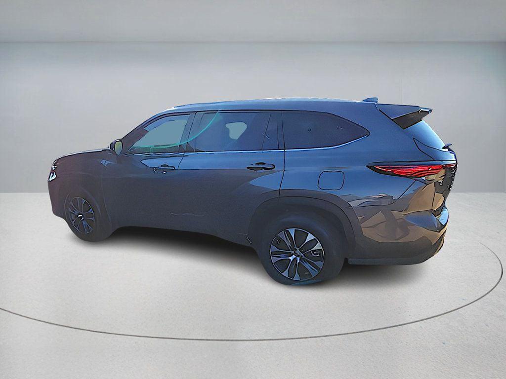 used 2022 Toyota Highlander car, priced at $29,695