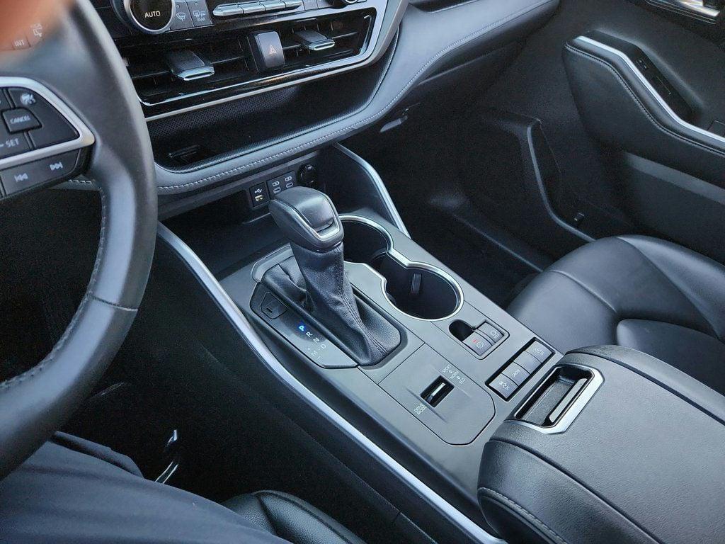 used 2022 Toyota Highlander car, priced at $29,695