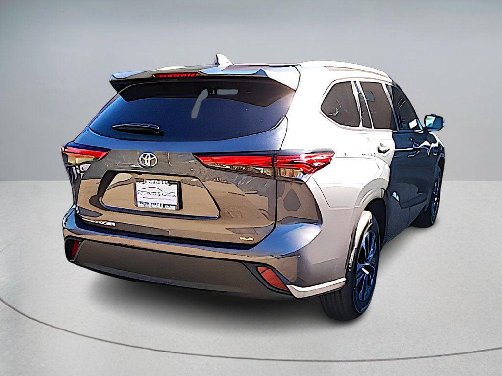 used 2022 Toyota Highlander car, priced at $29,695