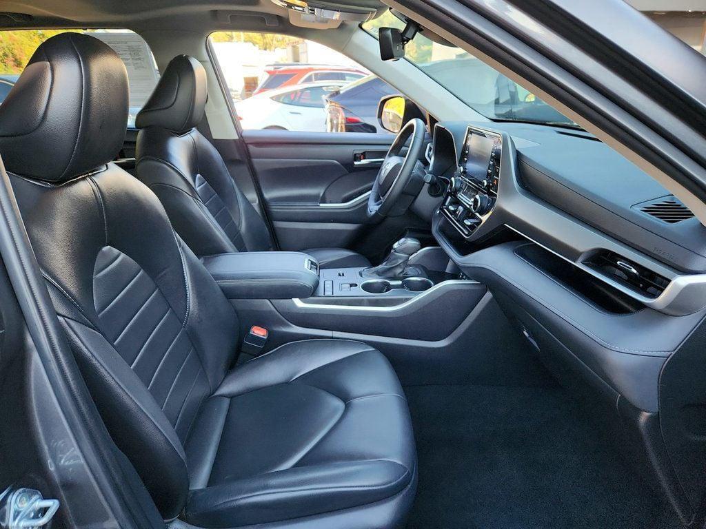 used 2022 Toyota Highlander car, priced at $29,995