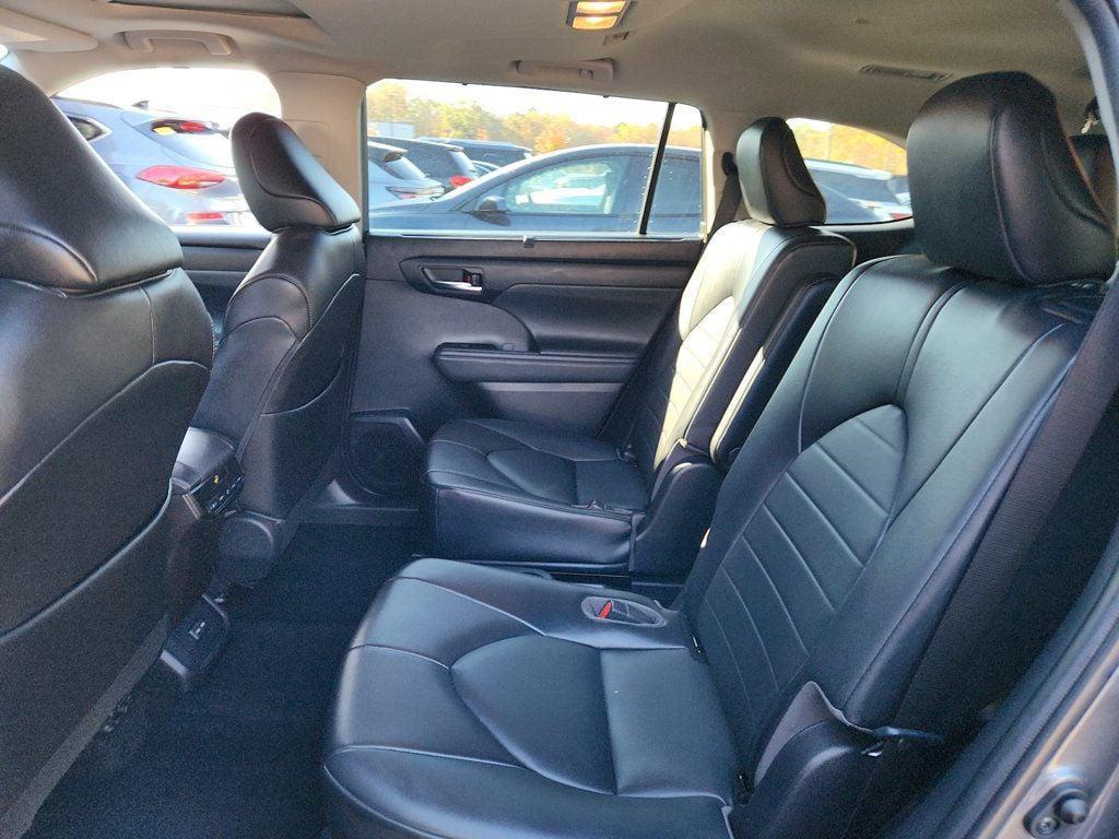 used 2022 Toyota Highlander car, priced at $29,995