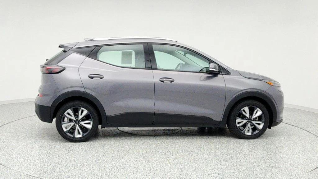 used 2022 Chevrolet Bolt EUV car, priced at $15,995