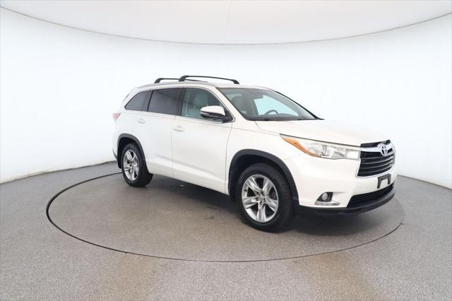 used 2015 Toyota Highlander car, priced at $14,795