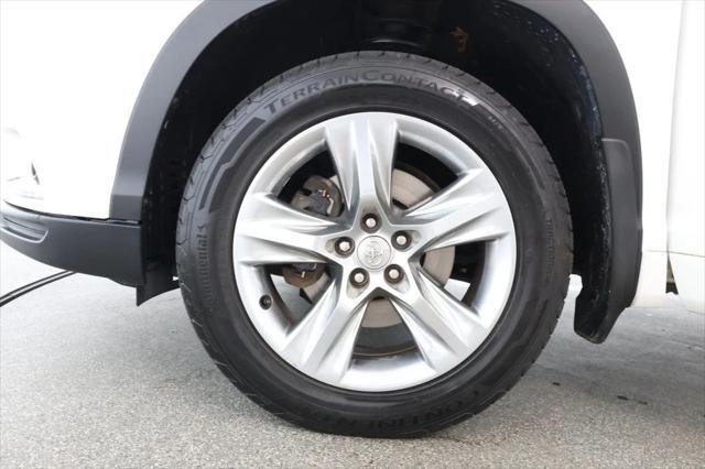 used 2015 Toyota Highlander car, priced at $14,795