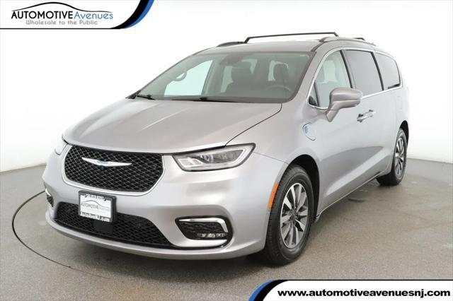 used 2021 Chrysler Pacifica Hybrid car, priced at $24,495