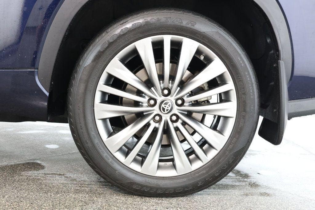 used 2020 Toyota Highlander car, priced at $30,995