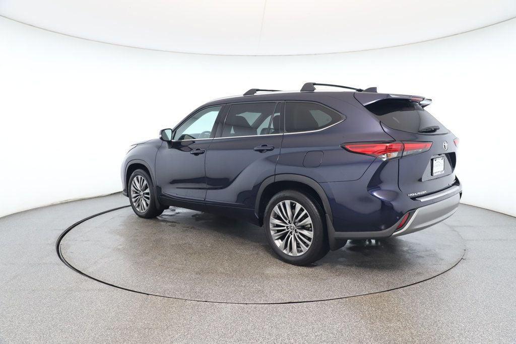 used 2020 Toyota Highlander car, priced at $30,995