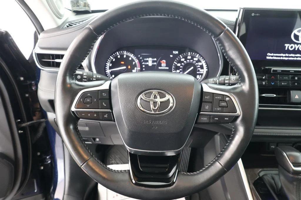 used 2020 Toyota Highlander car, priced at $30,995