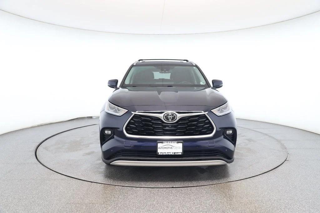 used 2020 Toyota Highlander car, priced at $30,995