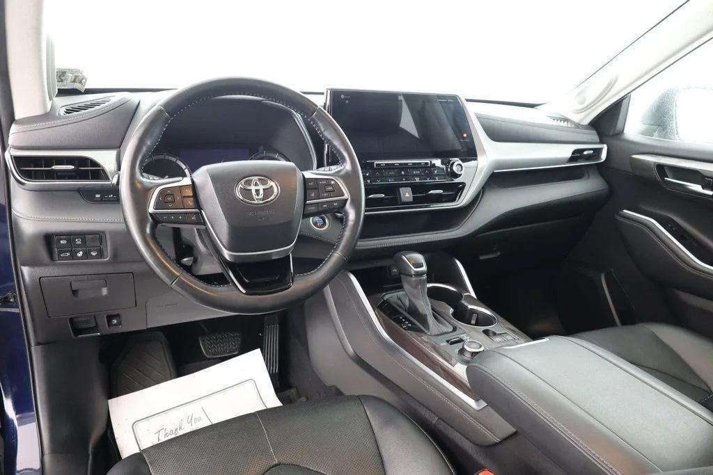 used 2020 Toyota Highlander car, priced at $30,995