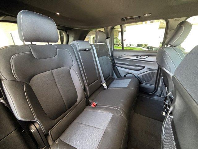 new 2025 Jeep Grand Cherokee car, priced at $40,472