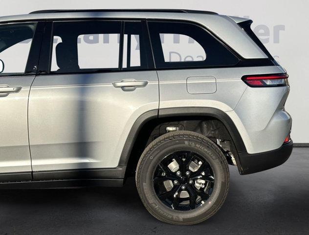 new 2025 Jeep Grand Cherokee car, priced at $44,800