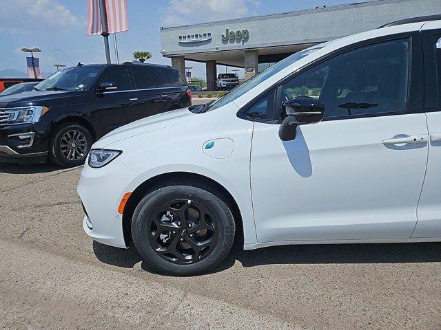 new 2024 Chrysler Pacifica Hybrid car, priced at $49,482