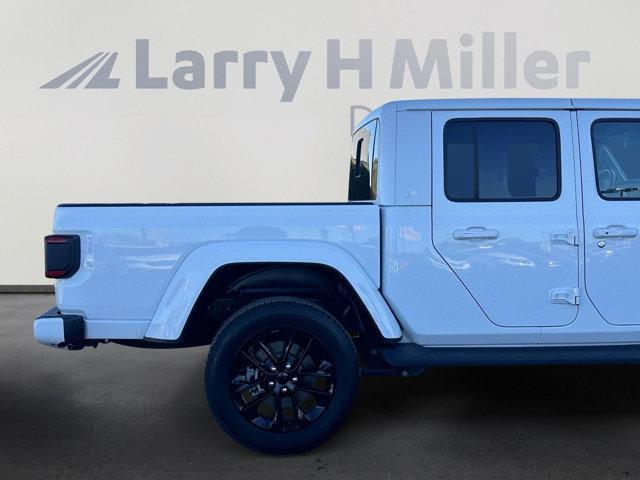 used 2022 Jeep Gladiator car, priced at $39,294