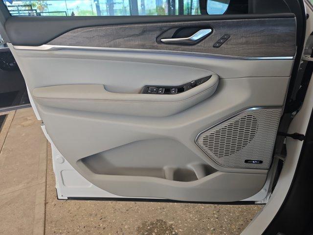 used 2023 Jeep Grand Cherokee car, priced at $42,999